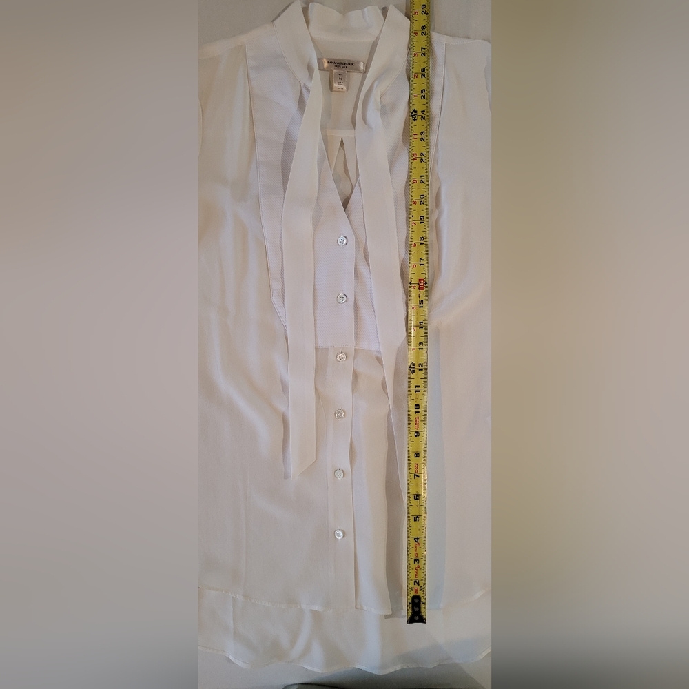 BANANA REPUBLIC NWOT white 100 % silk blouse. - Picture 5 of 10